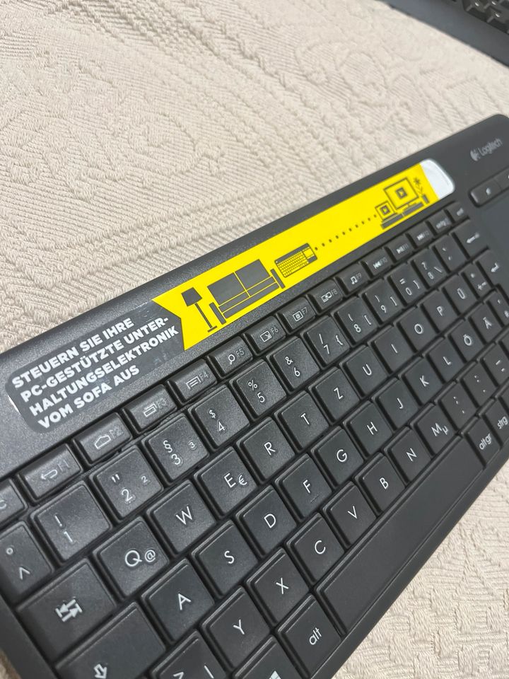 Logitech K400 plus Tastatur in Gelsenkirchen