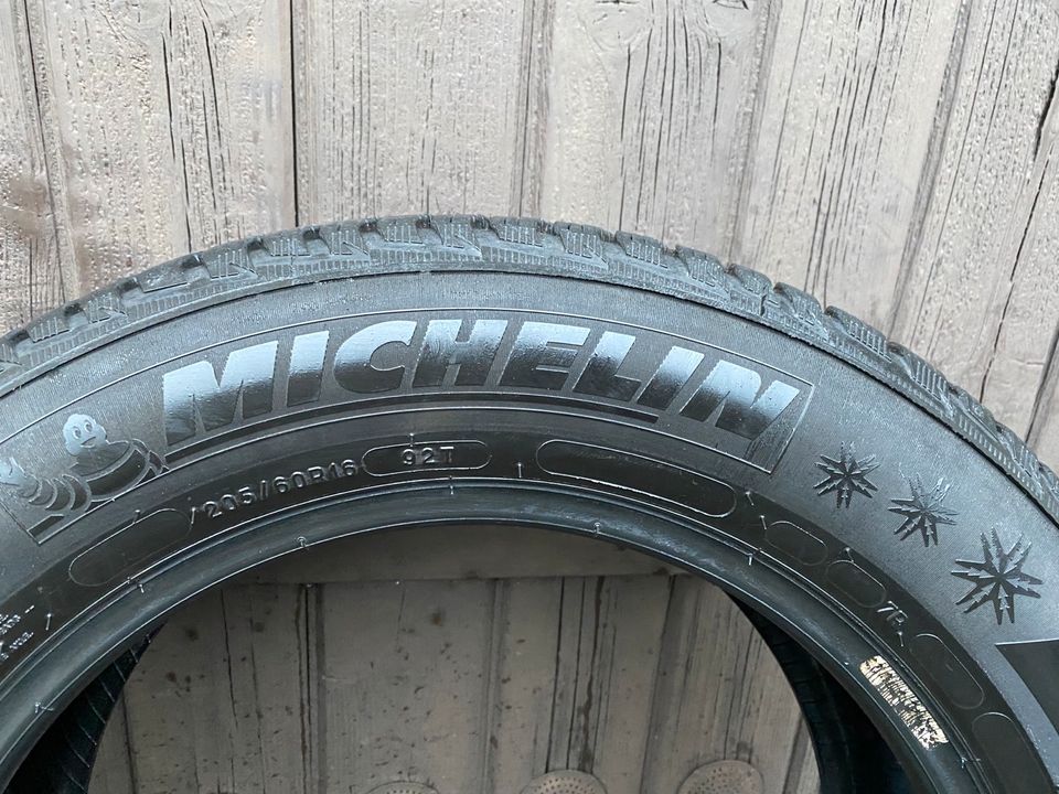 2 Winterreifen Michelin 205/60R16 92T gebraucht 2018 in Marienberg