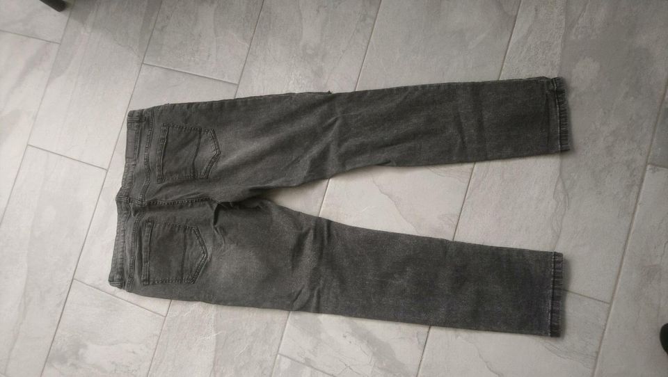 URBAN CLASSICS JeansHose W34 L32 schwarz destroyed slim fit Jeans in Langenargen