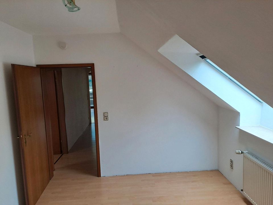Helle Dachgeschoss Wohnung zum Vermieten in Kirchardt