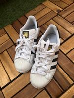 Adidas Superstar Schuhe Größe X zuji Baden-Württemberg - Schorndorf Vorschau