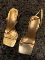 Goldene High Heels Frankfurt am Main - Niederursel Vorschau