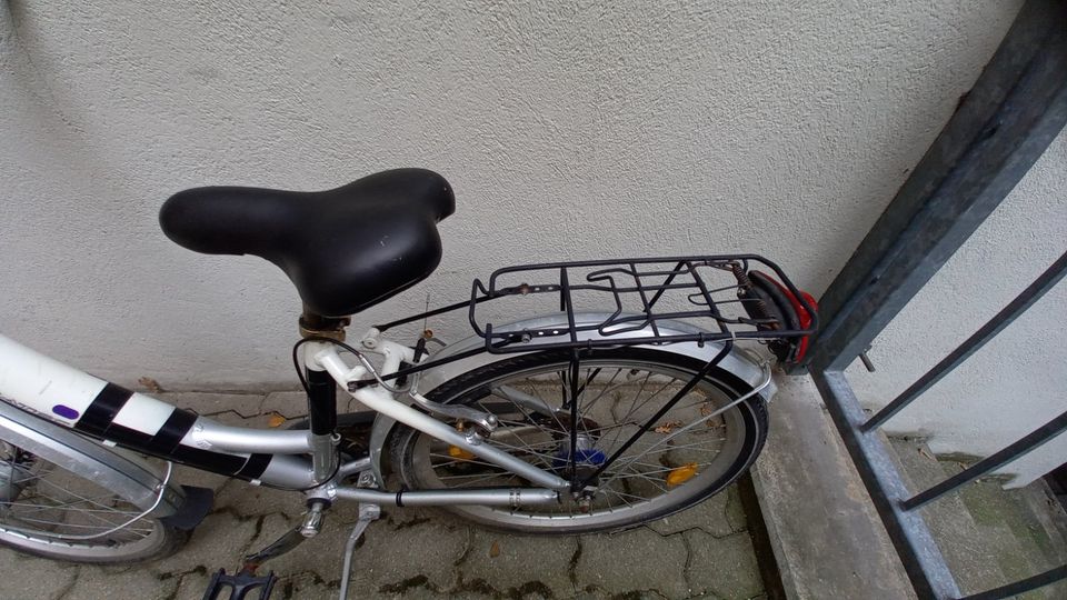 Weißes Kinderfahrrad, 24 Zoll, 3 Gänge, Rücktritt in Berlin