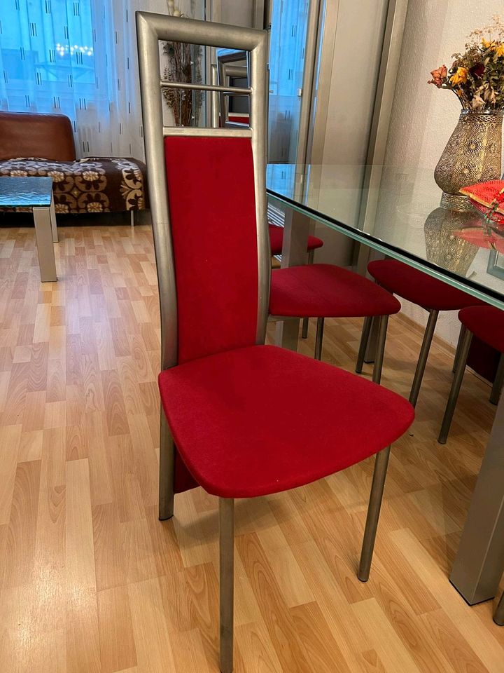 Tisch Mit Rote stühle in Hanau