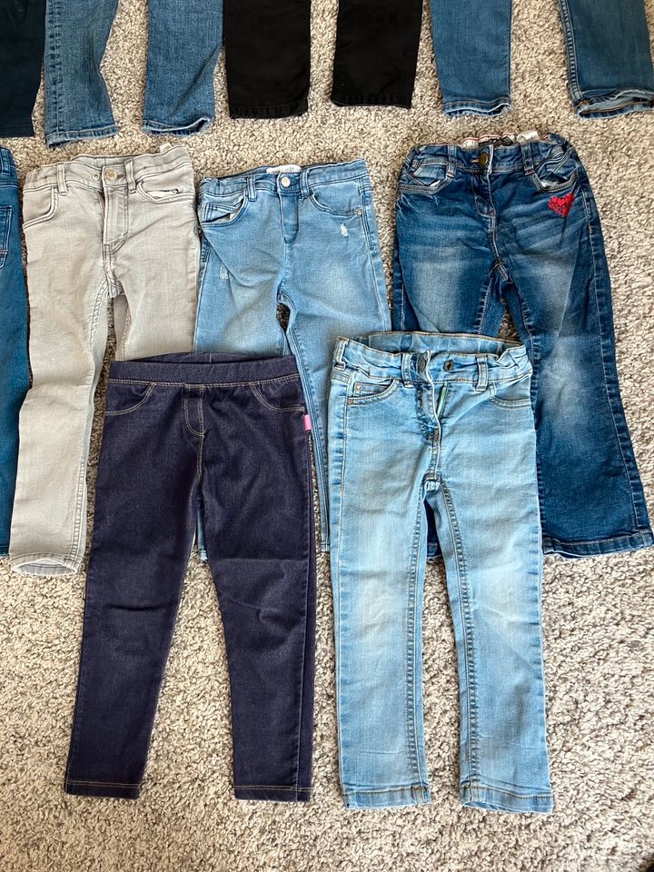 Jeans Hosen Mädels 110 und 104 H&M, Zara, … in Stuttgart