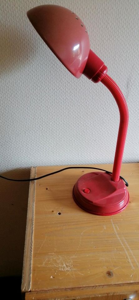 Vintage Rot Brillant Tischlampe. In Gutem Zustand. in Hatzfeld (Eder)