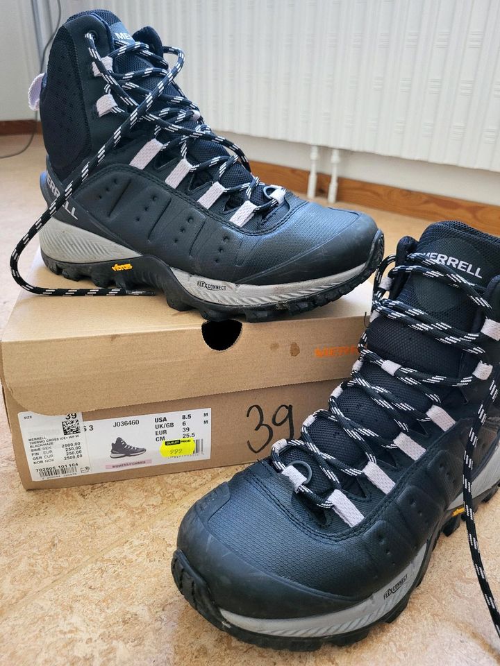 Hiking Boots (size 39) in Herzogenaurach