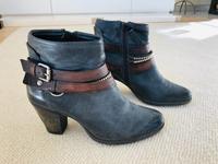 Stiefelette Sommerkind Dunkelblau Gr. 38 wie neu! Schleswig-Holstein - Bargfeld-Stegen Vorschau