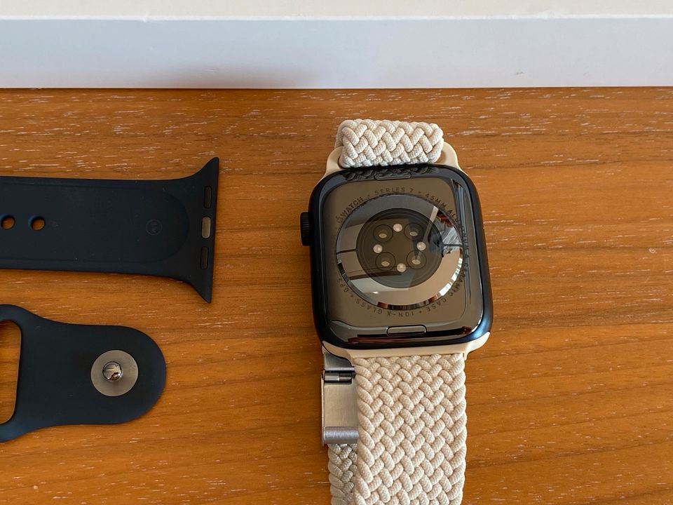 Apple Watch Series 7, 45mm - Mitternacht, 2 Armbänder *Wie Neu* in Sendenhorst