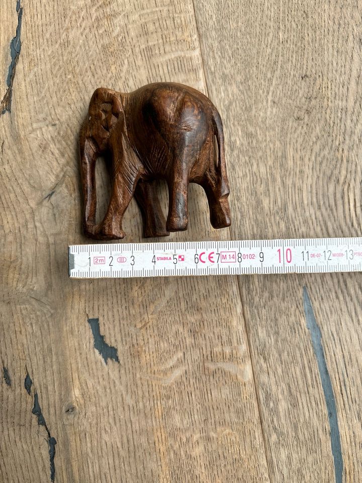 Elefant aus Holz in Solingen