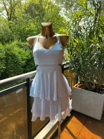 Sommerkleid Partykleid von Trendyol Größe 34 hellblau Nordrhein-Westfalen - Mülheim (Ruhr) Vorschau