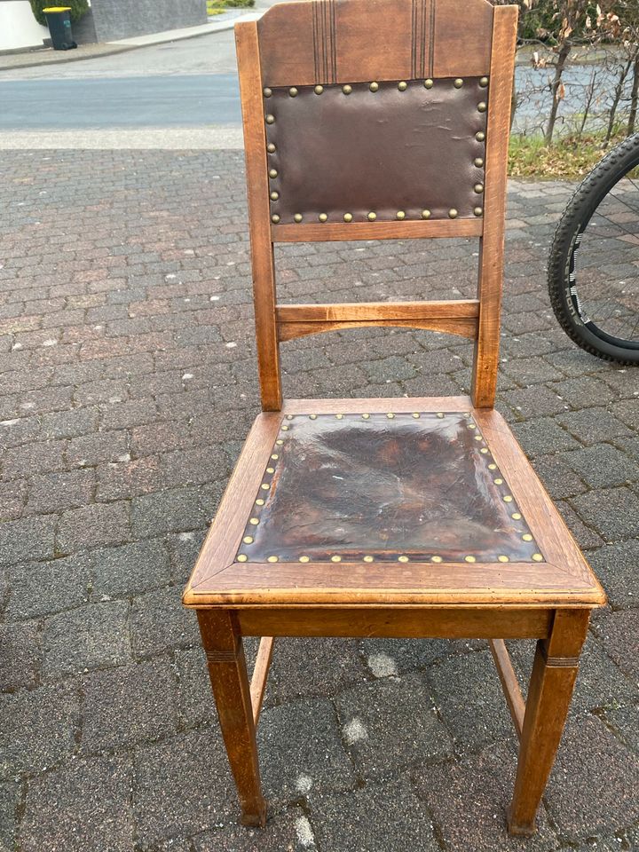 Antique Stuhlsammlung + massiven Eichentisch in Hünxe