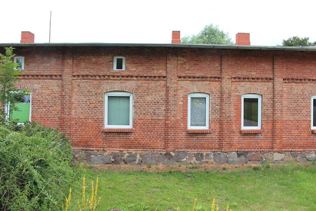 Nur zur Vermietung! Stark sanierungsbedürftiges Einfamilienhaus mit 4 Wohneinheiten in Ziddorf in Teterow