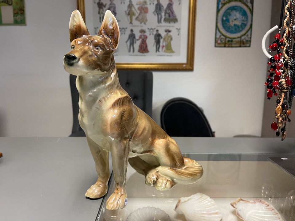 Porzellanfigur Hundefigur Tierfigur in Mönchengladbach