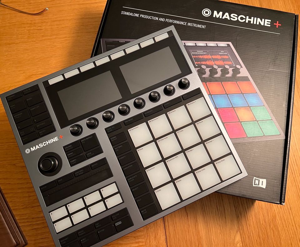 Native Instruments Maschine+ mit Restgarantie in Bad Homburg