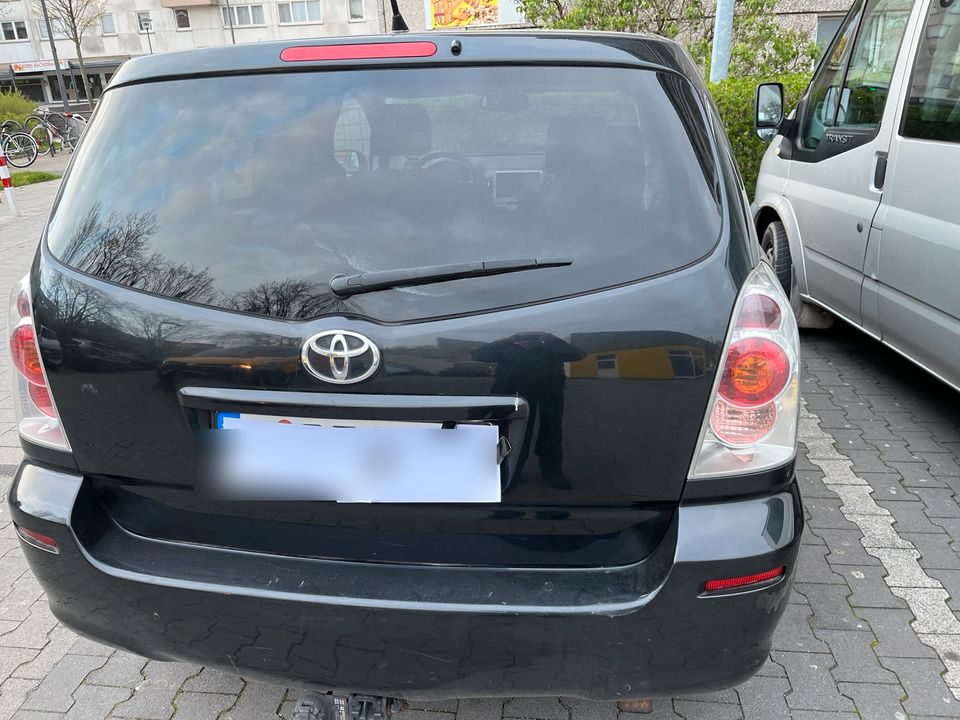 Toyota Corolla Verso in Köln