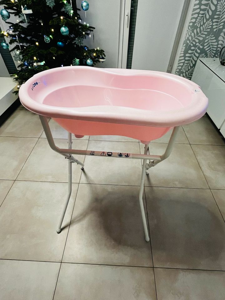 Rotho Baby Badewanne mit Gestell Rosa Top Zustand in Velbert