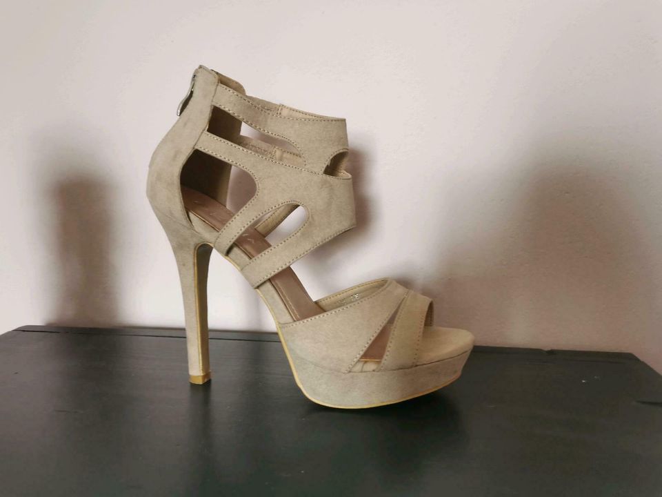 Beige Plateau Peeptoe-Highheels Gr. 38 | 12cm Absatz in Heßdorf