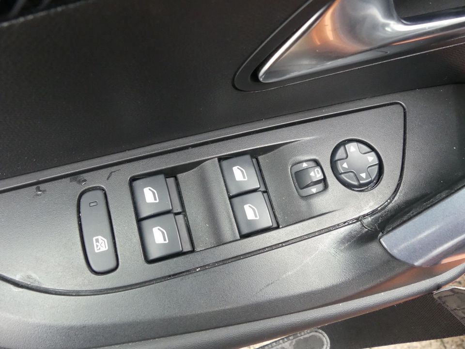 Peugeot 2008 Allure LED*Navi*SHZ*360° Kamera*ab 199€ in Langenhagen