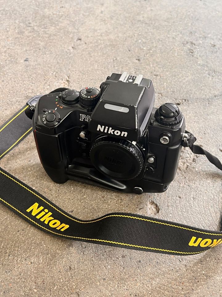 Nikon F4 Kamera inkl. MB-21 - Body - Gehäuse in Köln