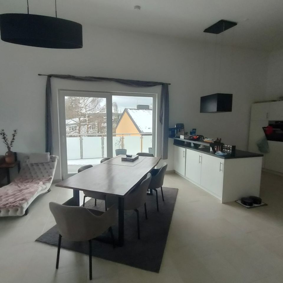 Helle Wohnung mit zwei Zimmern und schöner Dachterrasse in Braunfels