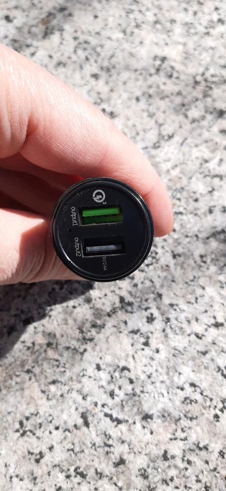 Kfz Ladegerät handy 2× usb schnellladegerät neu in Langenargen