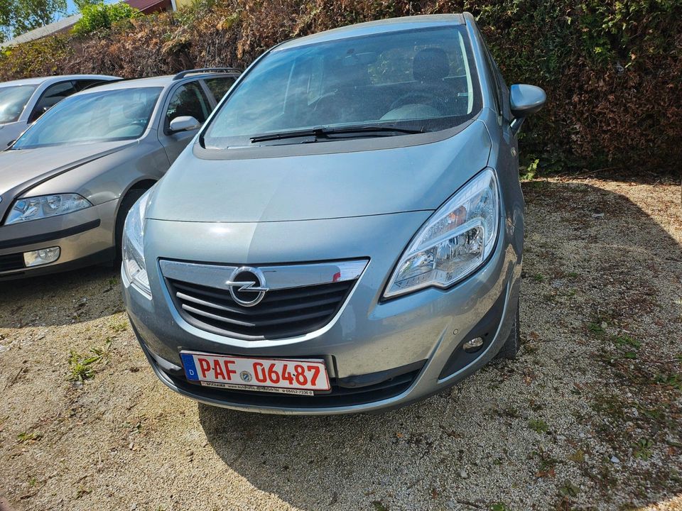 Opel Meriva B Edition in Ernsgaden