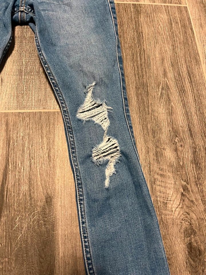 Hollister Jeans Curvy Mid-Rise Super Skinny 00 W23 L26 in Elmshorn