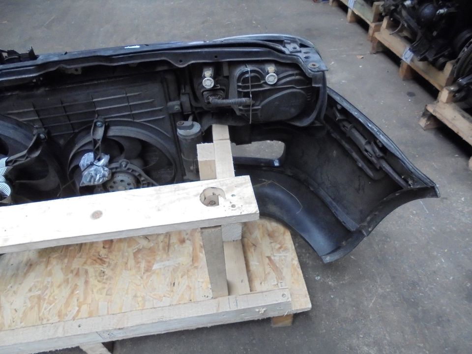 VW Golf 4 1,6 74kw Bj 98 Front Vorbau Stoßstange Scheinwerfer ec. in Harrislee