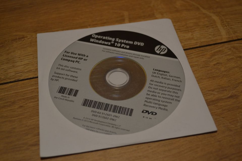 Operating System DVD Windows 10 Pro von HP 64bit in Wuppertal