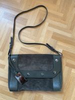 COCCINELLE Umhängetasche Handtasche Clutch Leder in Khaki München - Bogenhausen Vorschau