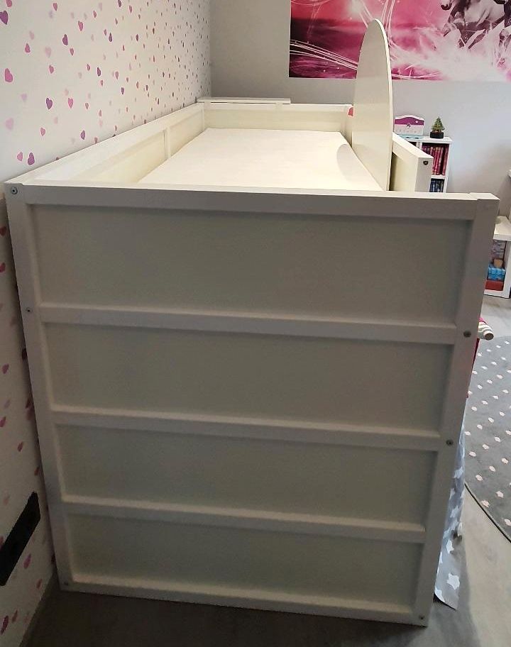 Top Kinderbett 90x200 cm Hochbett Ikea Kura Bett mit viel Zubehör in Haiger