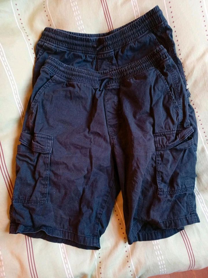 Kurze Hosen von H & M Gr. 164 in Obertshausen