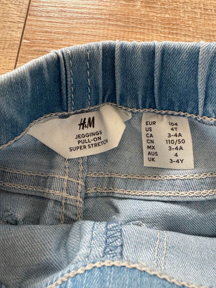 H&M Jeggings hell Blau Größe 104 in Nörvenich