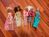 5 Barbies + 2 Kinder + Kleidung ++++ Vintage Baden-Württemberg - Esslingen Vorschau