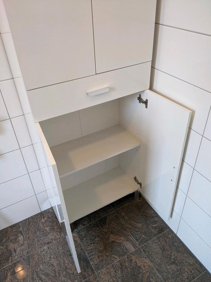 ‼️ Badschrank weiß neu unbenutzt aufgebaut Toppreis ‼️ in Herzberg/Elster