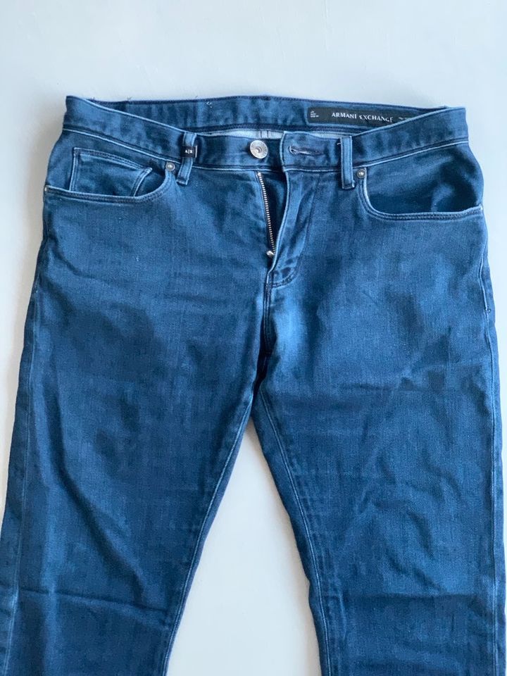 Designer Jeans Armani Slim aktuelle Kollektion Größe 30 Neuwertig in Pettstadt