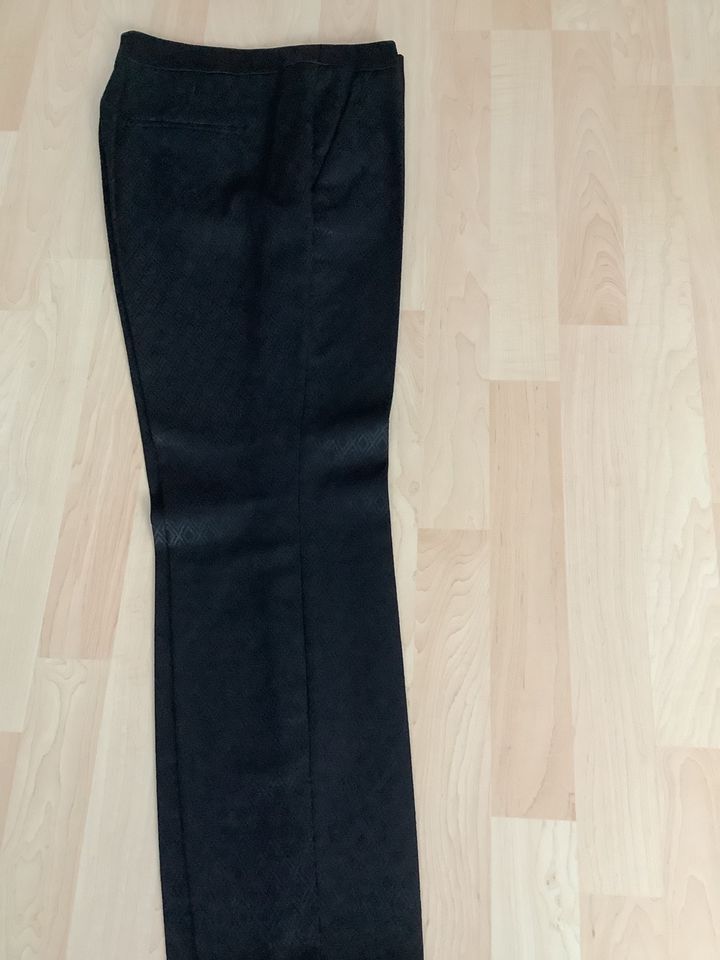 Damen elegante Stoff Hose von Comma in Bad Dürrheim