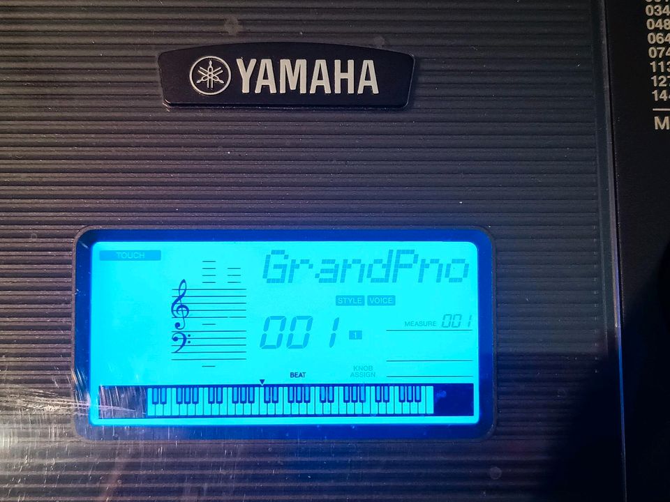 Yamaha Keyboard PSR E423 in Bonn