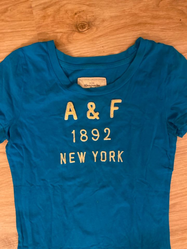 Nike Abercrombie Shirt Petrol Farben M/38 T-Shirt blau in Offenburg