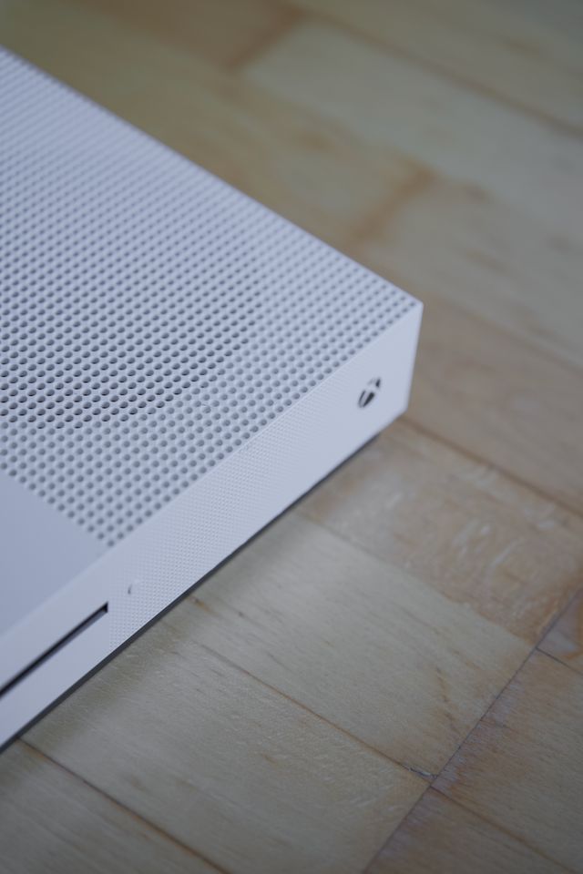 XBox One S 1TB ohne Kontroller in Darmstadt