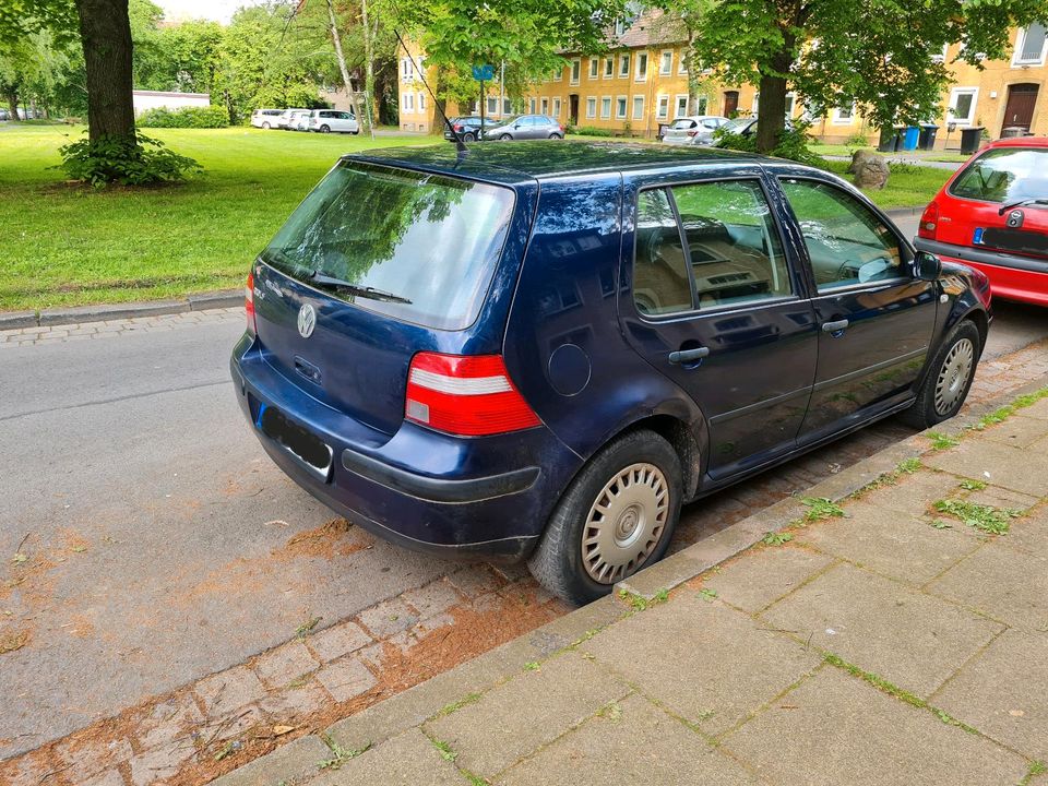 VW Golf 4 . 1,4 in Bad Oeynhausen