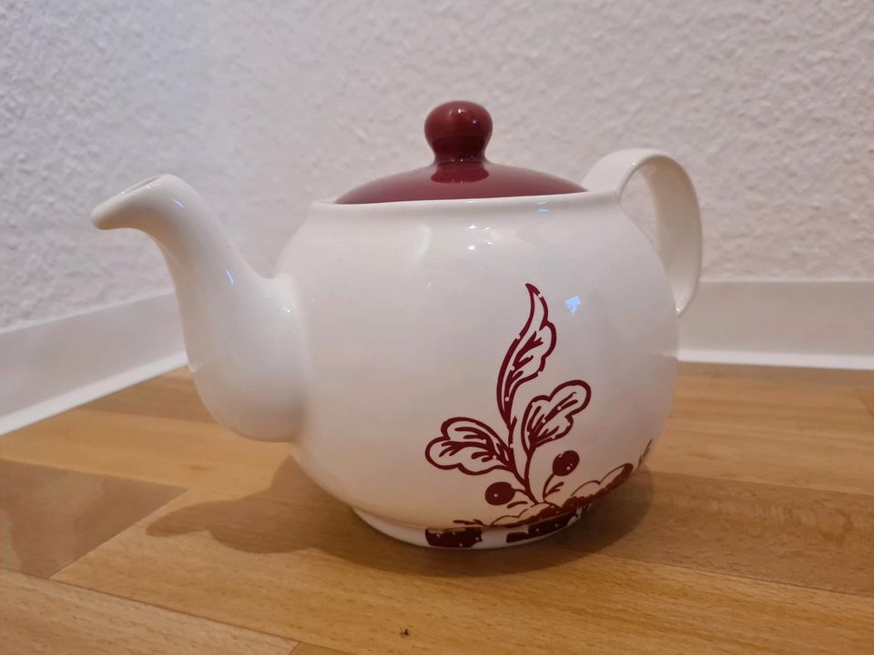 Teekanne (weiß rot) in Mülsen