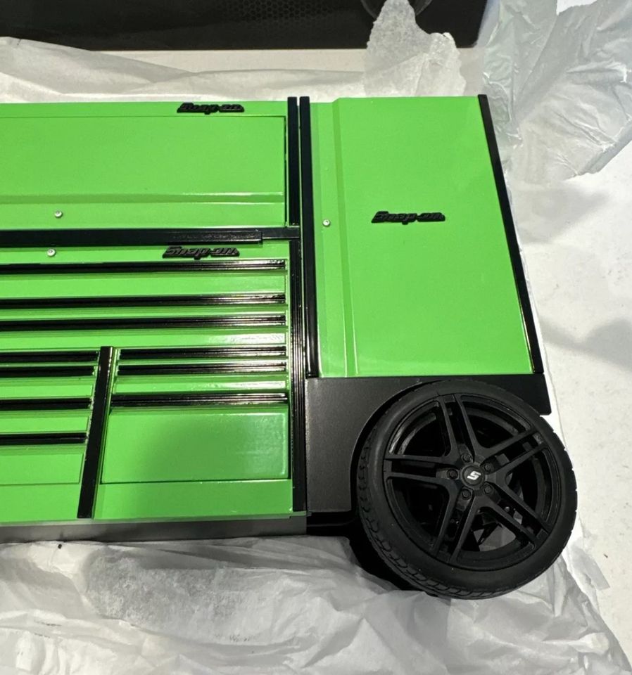 Snap-on 1:10 EPIQ Utility Vehicle Extreme Green SSX21P107K0 in Karlsruhe