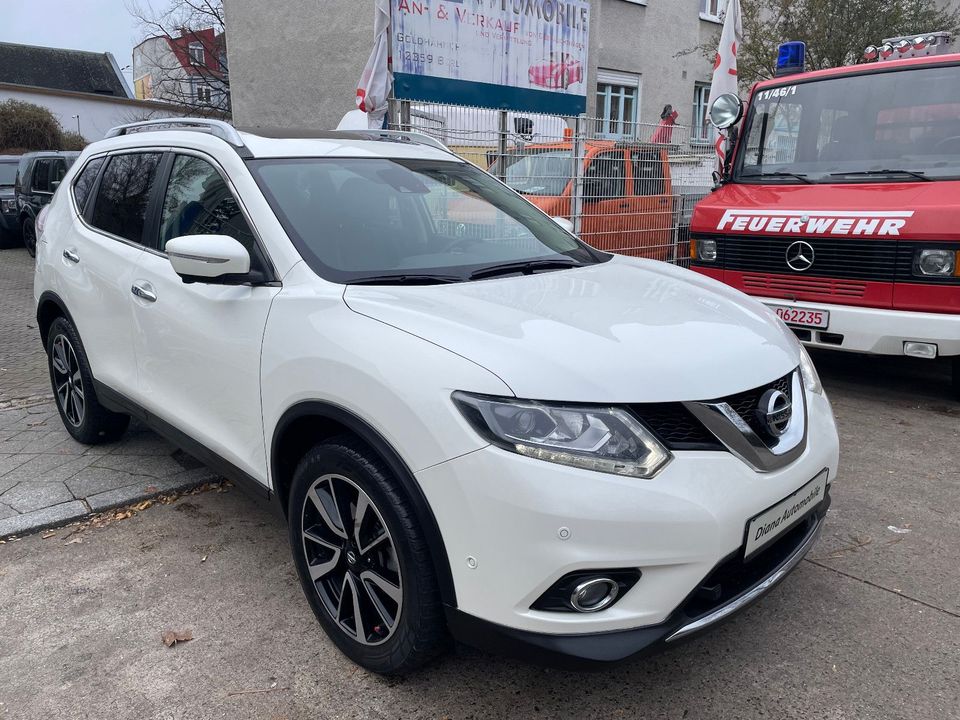 Nissan X-Trail.1.6 dCi .Auto.7 Sitzer SPUR/PANO/360.... in Berlin