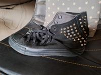 Converse Chucks schwarz Wildleder mit silbernen Nieten 38 Nordrhein-Westfalen - Rösrath Vorschau