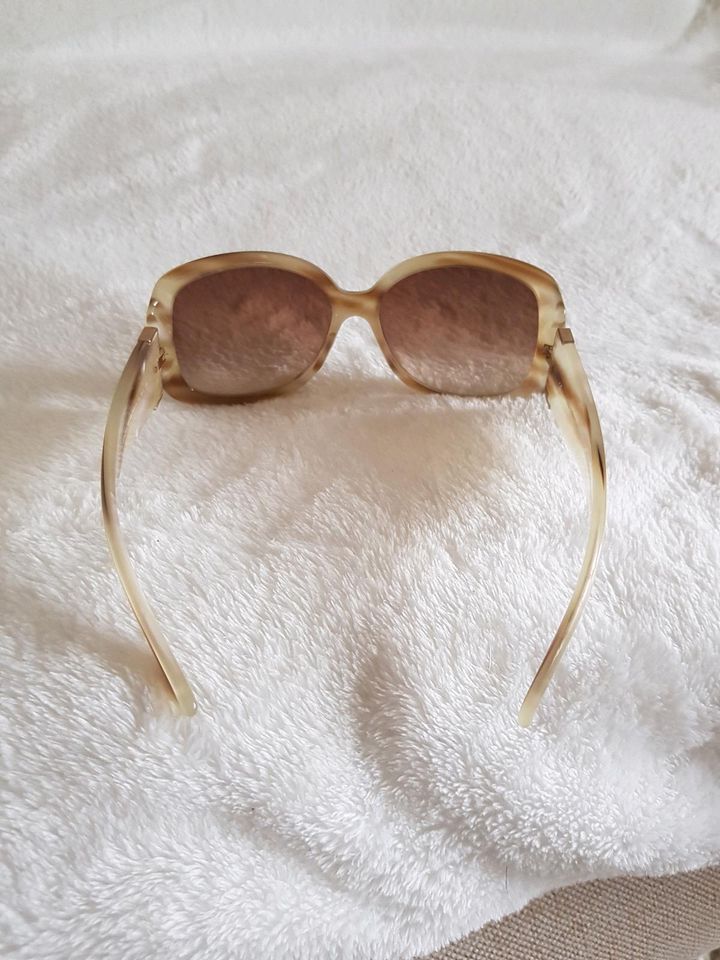 Sonnenbrille von Givenchy, Sonnenbrille in Schönkirchen