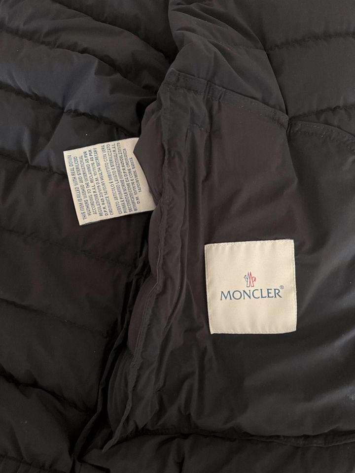 Moncler Grenoble leichte Daunenjacke für Herren, Größe 4 in schwa in Ratingen