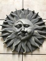 Ein Relief Sonne & Mond zu Aufhängen  grau-grün Sachsen - Vierkirchen Vorschau