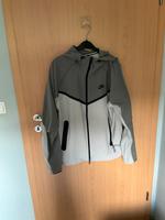 Nike Tech Woven Kapuzenjacke – Grau/Weiß Niedersachsen - Westerstede Vorschau